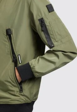 Khujo ASTILE2 - Bomberjacke - Olivgrün 11 Khujo ASTILE2 - Bomberjacke - Olivgrün -Khujo 7f0272f37f694818808aeaa55bb2c546